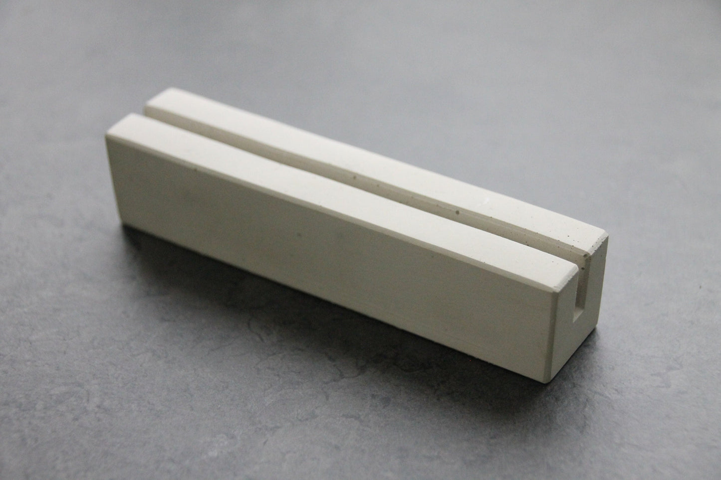 Kartenhalter aus Beton | lange Version | modern und schlicht
